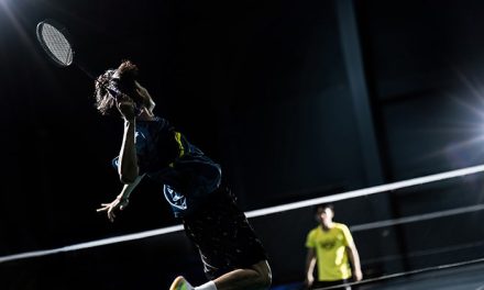 Teknik Smash Keras Dan Akurat Dalam Bulutangkis