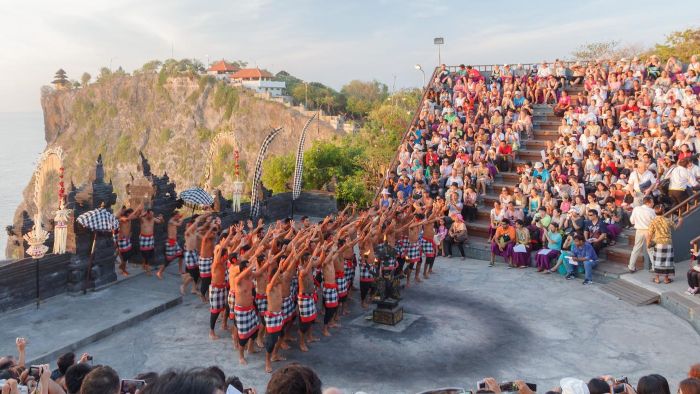 Ragam Keunikan Tradisi Lokal Di Indonesia Yang Masih Bertahan