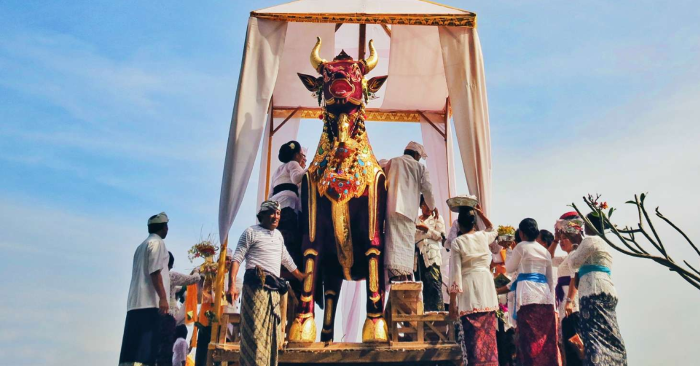 Keunikan Tradisi Lokal Indonesia Yang Masih Dilestarikan